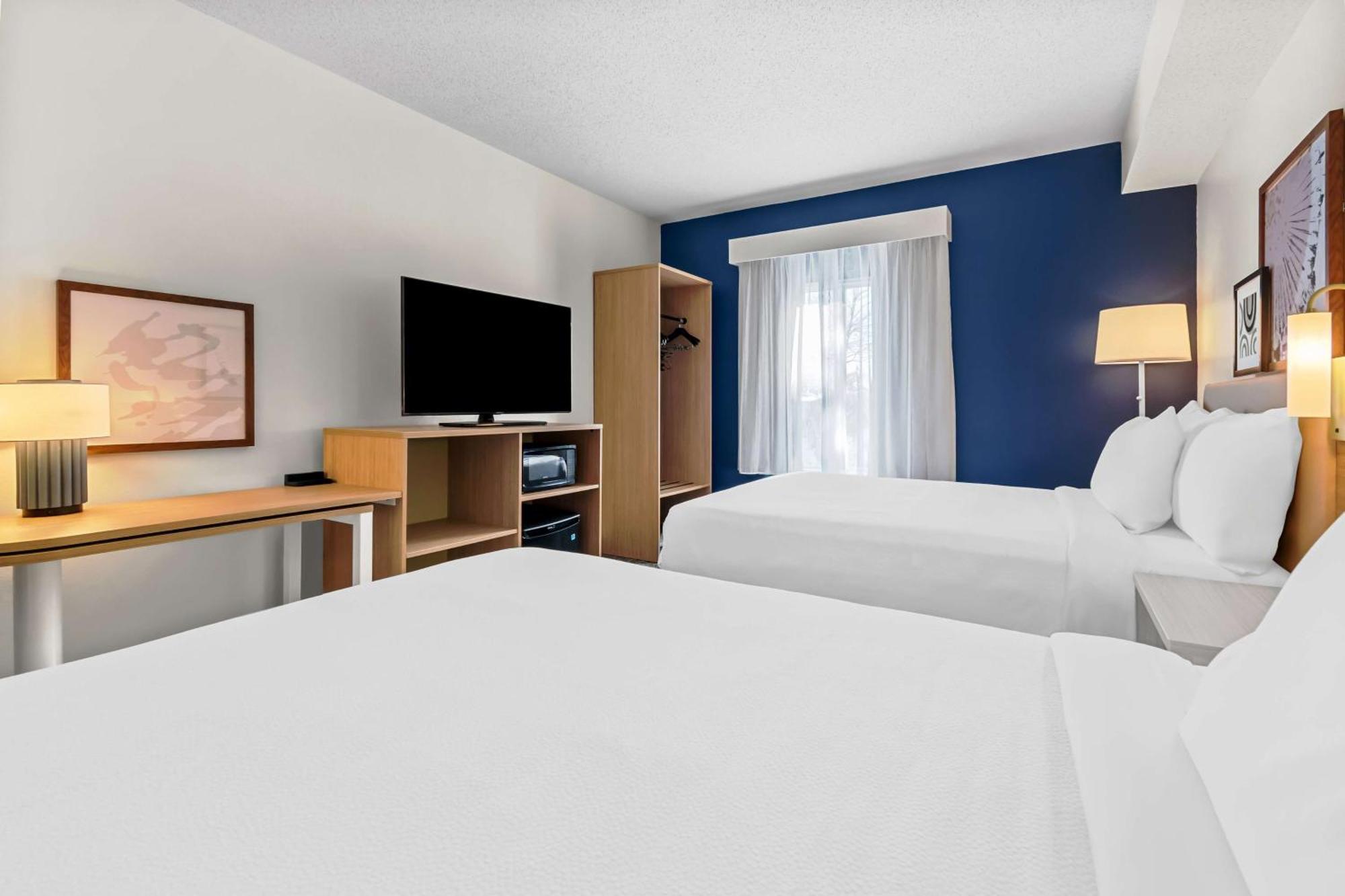 Spark By Hilton Near The Park 3*